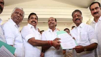 எப்பவும் இதே வேலையைப் பண்றீங்களே.. பாமகவிலிருந்து விலகி அதிமுகவில் ஐக்கியமான விழுப்புரம் நிர்வாகிகள்.!