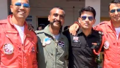 Imran Khan buckles; Pakistan to return Abhinandan Varthaman under pressure