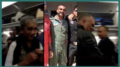 ദില്ലിയിലേക്കുള്ള യാത്രയില് അഭിനന്ദന്റെ മാതാപിതാക്കള്ക്ക് വിമാനത്തില് ഊഷ്മള സ്വീകരണം