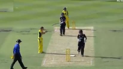 ಕ್ರಿಕೆಟ್ ಇತಿಹಾಸದಲ್ಲೇ ಮೊದಲು: ನ್ಯೂಜಿಲೆಂಡ್ ಆಟಗಾರ್ತಿ ವಿಶಿಷ್ಠ ರೀತಿಯಲ್ಲಿ ಔಟ್!
