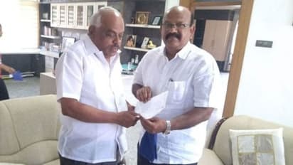 కాంగ్రెస్ కి షాక్.. పార్టీని వీడిన సీనియర్ నేత