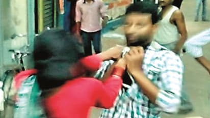 నా భార్య కొడుతుంది.. కళ్లలో కారం చల్లి మరీ చావబాదుతోంది.. రక్షించండి మహాప్రభో.. ఓ భర్త ఫిర్యాదు.. 