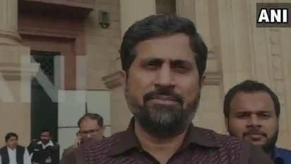 ഹിന്ദുക്കള് ഗോമൂത്രം കുടിക്കുന്നവരെന്ന പരാമര്ശം; മന്ത്രിയെ പുറത്താക്കി പാകിസ്ഥാന്