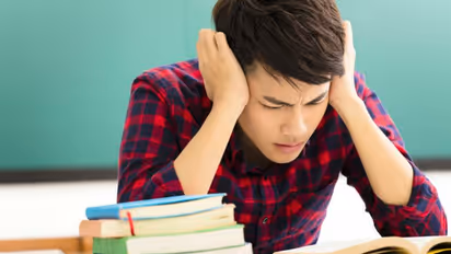 সন্তানকে নিয়ে বয়ঃসন্ধির সমস্যায় ভুগছেন, রইল সমাধানের উপায়