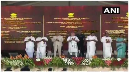 உங்கள் கூட்டணியில் யார் பிரதமர் என சொல்ல முடியுமா .? சொல்ல தைரியம் கூட இல்லை... முதல் ஆளாய் விளாசிய ஓபிஸ்!