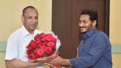 చంద్రబాబు ఎత్తుగడ అదే: ఐటీ గ్రిడ్ ఇష్యూపై జగన్