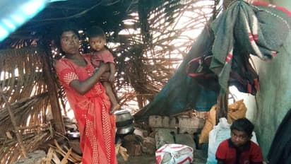 സര്ക്കാര് രേഖകളില്ല, ആനൂകൂല്യങ്ങളില്ല; പട്ടിണിയുടെ വേദനയില് ഒരു ആദിവാസി കുടുബം