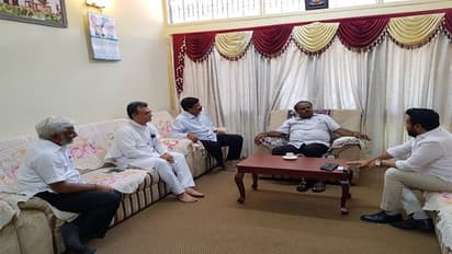 ನೀವೇ ನಮ್ ಜೊತೆ ಬಂದ್ರೆ ಹೆಂಗಣ್ಣ?:ಹೆಚ್ಡಿಕೆ ಗೆ ಆಫರ್ ಕೊಟ್ಟ ರಮೇಶಣ್ಣ!