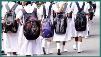 ಶಾಲೆ ಮುಗಿಯುವ ಹೊತ್ತಿಗೆ ಯುನಿಫಾರ್ಮ್ ಅನುದಾನ ಬಂತು..!