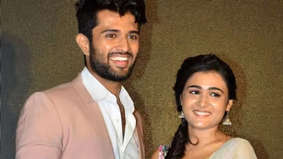 మరోసారి ముద్దులతో రెచ్చిపోనున్నారా..?