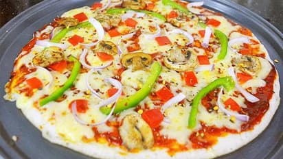 പിസ ഇനി വീട്ടിൽ തയ്യാറാക്കാം