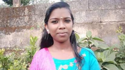 മൊബൈലില് കളിച്ചതിന് വഴക്കു പറഞ്ഞു; പരീക്ഷാ തലേന്ന് പ്ലസ് വണ് വിദ്യാര്ഥിനി ആത്മഹത്യ ചെയ്തു