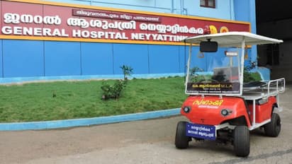 രോഗികളെ ഇനി റോഡിലൂടെ സ്ട്രക്ചറില്‍ ഉരുട്ടേണ്ട; നെയ്യാറ്റിന്‍കര ജനറല്‍ ആശുപത്രിയില്‍ ഇലക്ട്രിക് ആംബുലന്‍സ്