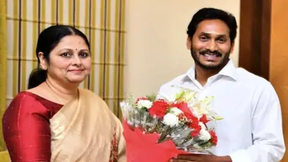 Popular Telugu actor Jayasudha joins YSR Congress