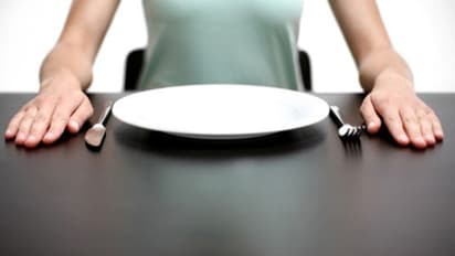 വെറും വയറ്റില് ഈ ഭക്ഷണങ്ങൾ കഴിക്കാറുണ്ടോ; എങ്കിൽ സൂക്ഷിക്കുക