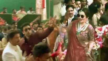 आकाश की बारात में शाहरुख और रणबीर ने किया डांस, वीडियो वायरल