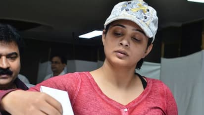 మా ఎలక్షన్స్: ప్రియమణికి ఎంత ప్రేమో..