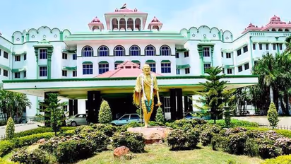 தாயாருடன் சேர்ந்து சிறுமியை சீரழித்ததை ஏற்க முடியாது.. மாஜி அதிமுக எம்எல்ஏவை சாடிய நீதிபதி..!