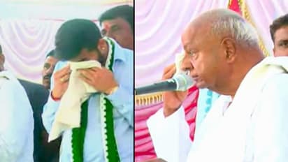 మనవడికి సీటు త్యాగం చేసి.. కన్నీరు పెట్టుకున్న దేవేగౌడ