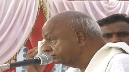 లోక్ సభ ప్రచారంలో మాజీ ప్రధాని కన్నీటిపర్యంతం