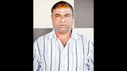 చంద్రబాబుకు ఝలక్: వైసీపీలో చేరిన ఎమ్మెల్యే