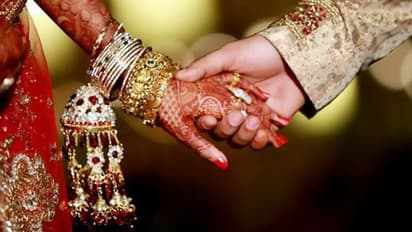 വിവാഹം നടത്തണോ വോട്ട് ചെയ്യണോ ; ബീഹാറിലെ ജനങ്ങള് ആശയക്കുഴപ്പത്തിലാണ് !