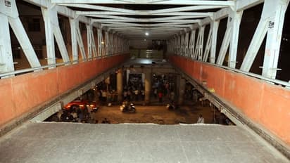 Foot overbridge in Mumbai collapses killing 6, injuring 34
