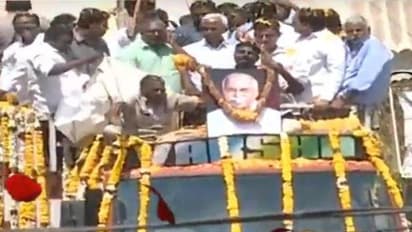 వివేకా హత్య కేసు: ఫోన్ కాల్స్పై సిట్ ఆరా