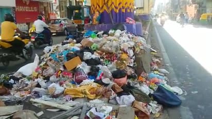 ಹಬ್ಬದ ಎಫೆಕ್ಟ್: ಗಬ್ಬೆದ್ದು ನಾರುತ್ತಿರುವ ಬೆಂಗ್ಳೂರು..!