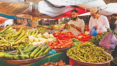 కరోనా లాక్ డౌన్ ఎఫెక్ట్: కిలో టమాట 100 రూపాయలు!