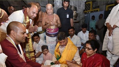 తిరుమలలో మనవడితో బాబు, భువనేశ్వరి దంపతులు (పొటోలు)