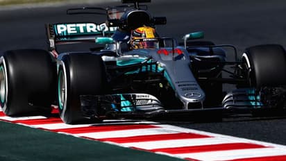 ലൂയിസ് ഹാമിൽട്ടൻ പോൾ പൊസിഷനിൽ; ഫോര്മുല വണ് സീസണിന്റെ ആവേശം തുടങ്ങുന്നു
