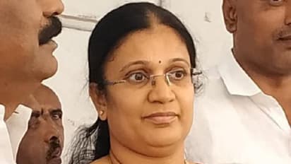 மனைவியை வேட்பாளராக்கிய பாலகிருஷ்ணா ரெட்டி !! அதிமுக அதகளம் !!