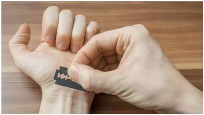 ‘எனக்கு சீட் தரலைன்னா பிளேடால கையை அறுத்து தற்கொலை செஞ்சுக்குவேன்’...மிரட்டல் வீடியோ வெளியிட்ட எம்.எல்.ஏ.