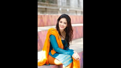 హాట్ నెస్ తో పిచ్చెక్కిస్తోన్న 'టాక్సీవాలా' భామ!