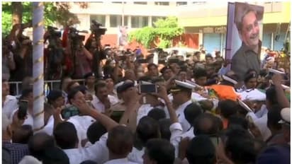 മനോഹർ പരീക്കർക്ക് ആദരാഞ്ജലി അർപ്പിച്ച് ആയിരങ്ങള്; സംസ്കാരം വൈകീട്ട് പനാജിയിൽ