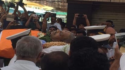 సైనిక లాంఛనాలతో పారికర్ అంత్యక్రియలు