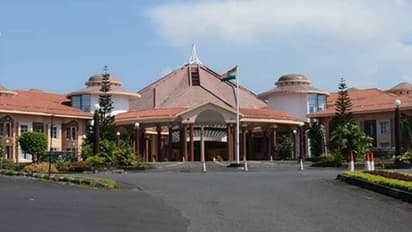 గోవా కొత్త సీఎం ఎవరు.. రేసులో నలుగురు..?