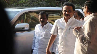 ஸ்டாலினை விடவாய்யா நீ ஓவரா உழைச்சுட்ட..? டூர் போயிருக்குற..? குண்டுவெடிப்பில் தப்பிய நிர்வாகியை பெண்டு கழட்டும் அறிவாலயம்..!