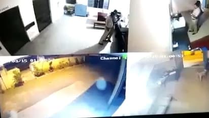 पुलिस स्टेशन में घूम रहे 'भूत' सीसीटीवी में कैद!