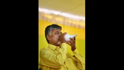 అనంతపురంలో ఎన్నికల శంఖారావాన్ని పూరించిన చంద్రబాాబు (ఫోటోలు)