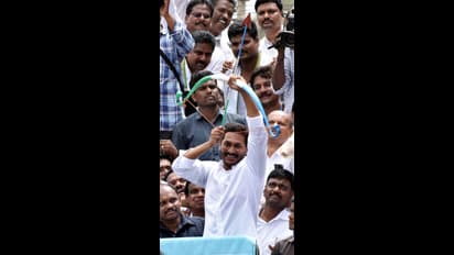 పశ్చిమ గోదావరి జిల్లాలో ఎన్నికల శంఖారావాన్ని పూరించిన జగన్ (ఫోటోలు)