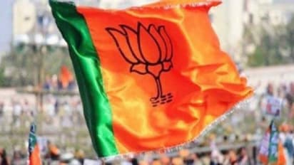 पूर्वोत्तर में भाजपा को लगे बड़े झटके, अरुणाचल में 12 विधायकों ने छोड़ी पार्टी तो त्रिपुरा में नेताओं ने थामा कांग्रेस का हाथ