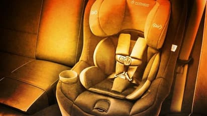 കാറില് പൂട്ടിയിട്ട കുട്ടി ഉഷ്ണത്താല് വെന്ത് മരിച്ചു; അമ്മ കുറ്റക്കാരി