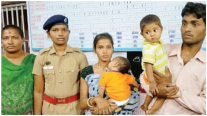 ஒன்றரை வயது பெண் குழந்தையை ரயிலில் ஏற்றிவிட்ட அப்பா..! திடுக்கிடும் சம்பவம்..!