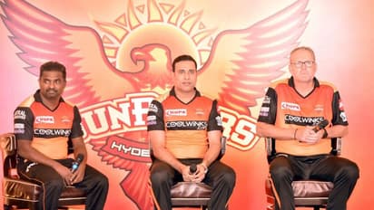 ఐపీఎల్2019: హైదరాబాద్లో సన్ రైజింగ్... పార్క్ హయత్ హోటల్లో ఆటగాళ్ల సందడి (ఫోటోలు)