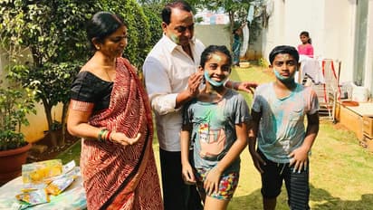 హోలీ సంబరాల్లో పాల్గొన్న మంత్రి ఇంద్రకరణ్ రెడ్డి