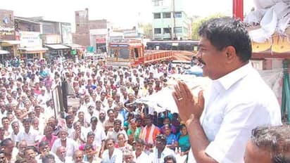 சின்னப்பனின் சின்னப்பிள்ளை தனம்... கனிமொழிக்கு வாக்கு சேகரித்த அதிமுக வேட்பாளர்...!