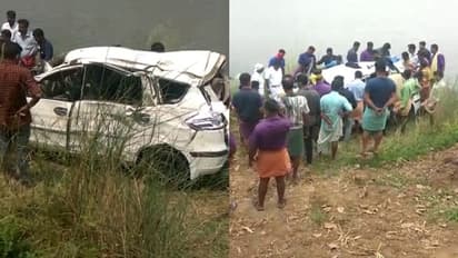 പാലക്കാട് വാഹനാപകടം; ഏഴംഗ സംഘം സഞ്ചരിച്ച കാർ പുഴയിലേക്ക് മറിഞ്ഞു