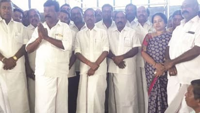 'எப்படியாவது வெற்றி பெற வைங்க... தப்பு செய்திருந்தா மன்னிச்சிருங்க..' கூட்டணி கட்சியினரிடம் கெஞ்சும் அதிமுக வேட்பாளர்..!